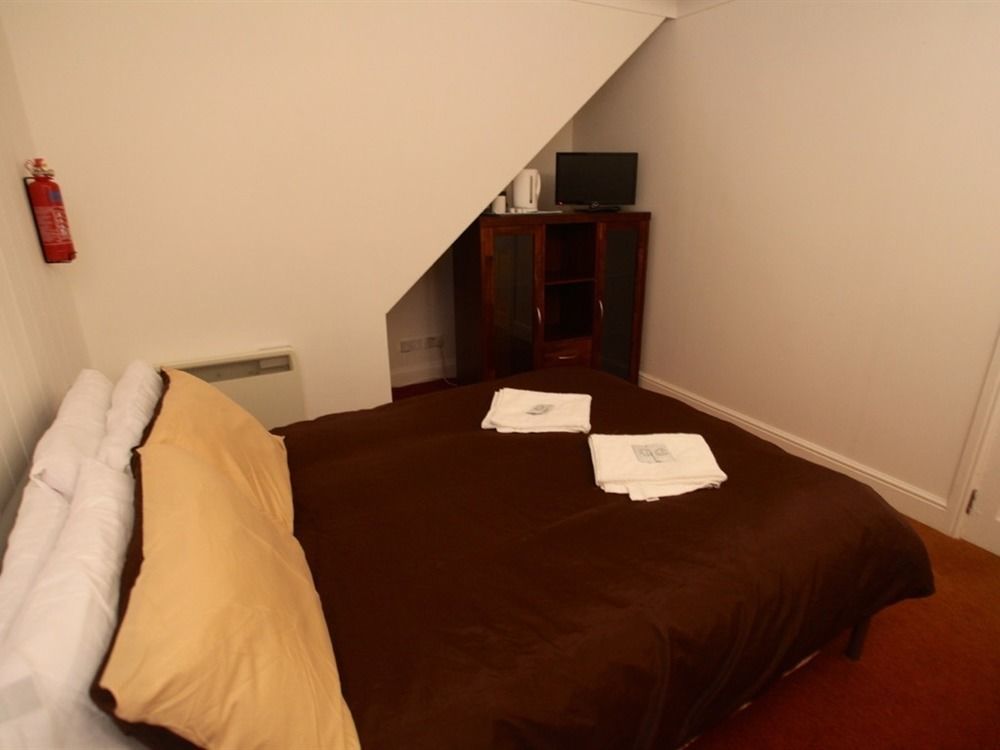 Stable Court Hotel โฮลท์ ภายนอก รูปภาพ