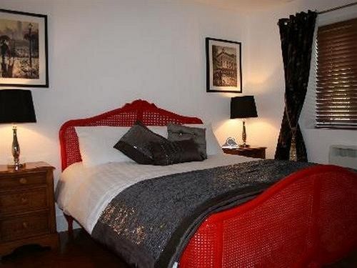 Stable Court Hotel โฮลท์ ภายนอก รูปภาพ