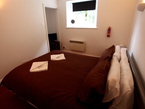 Stable Court Hotel โฮลท์ ภายนอก รูปภาพ